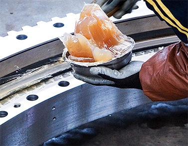 Reasons and Solutions for Leakage of Slewing Ring Bearing Lubricant